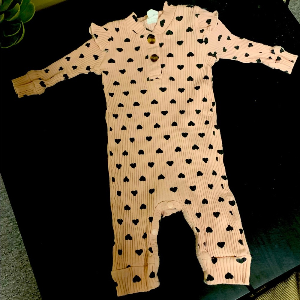 ****10 for $25 item**** Pink Heart Patterned Infants 1 Piece Outfit